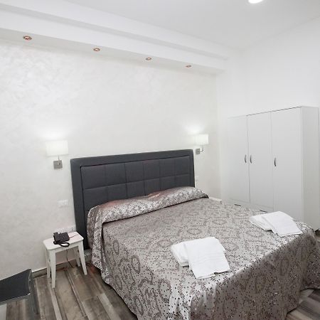 Bed and breakfast Napoli Garibaldi Square Extérieur photo