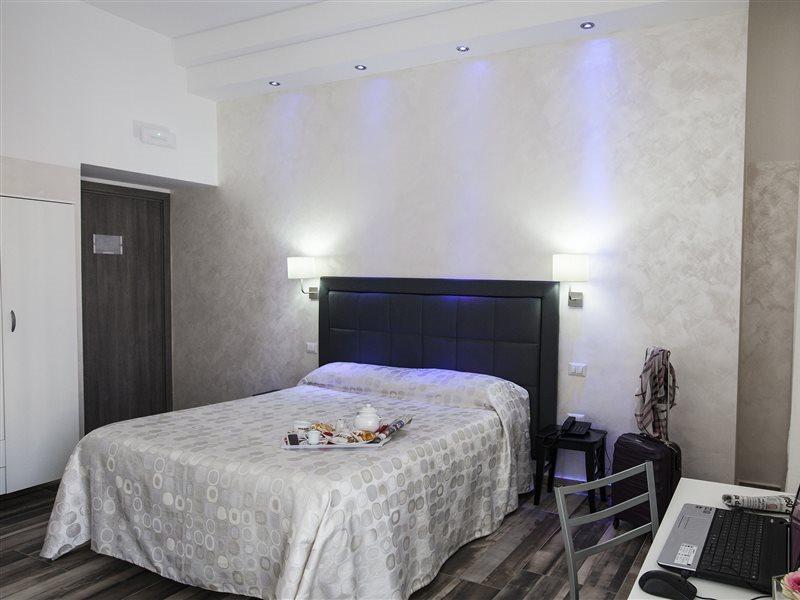 Bed and breakfast Napoli Garibaldi Square Extérieur photo