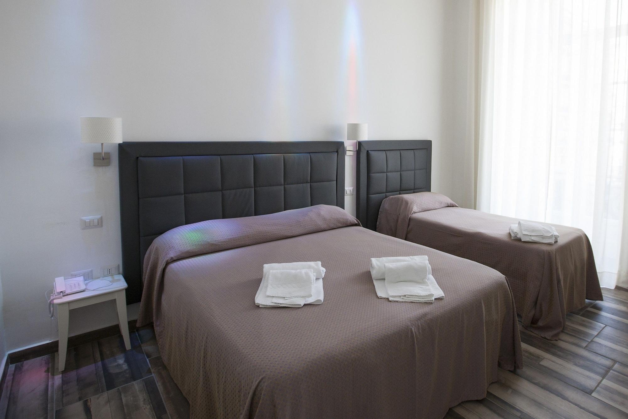 Bed and breakfast Napoli Garibaldi Square Extérieur photo