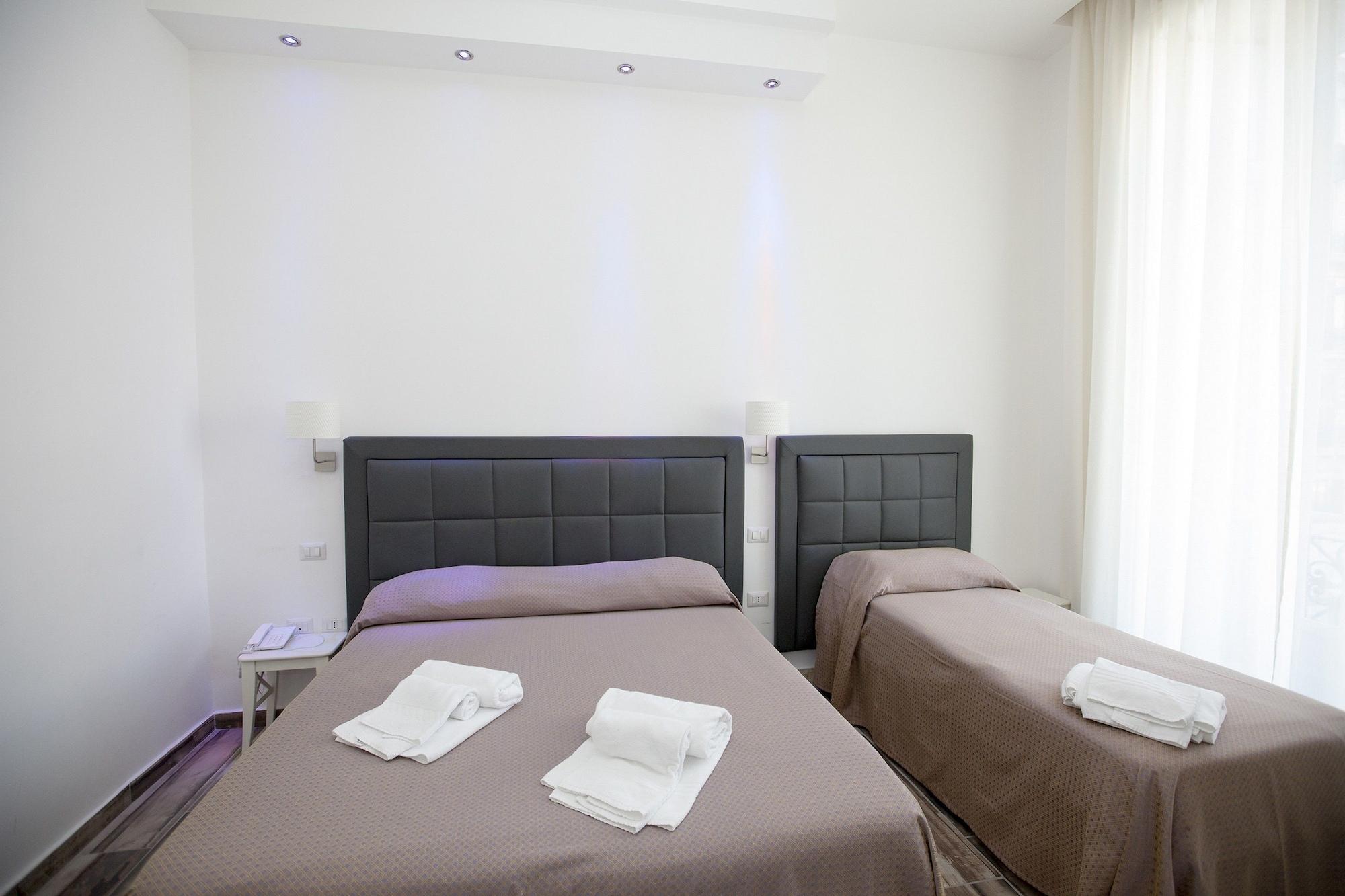 Bed and breakfast Napoli Garibaldi Square Extérieur photo